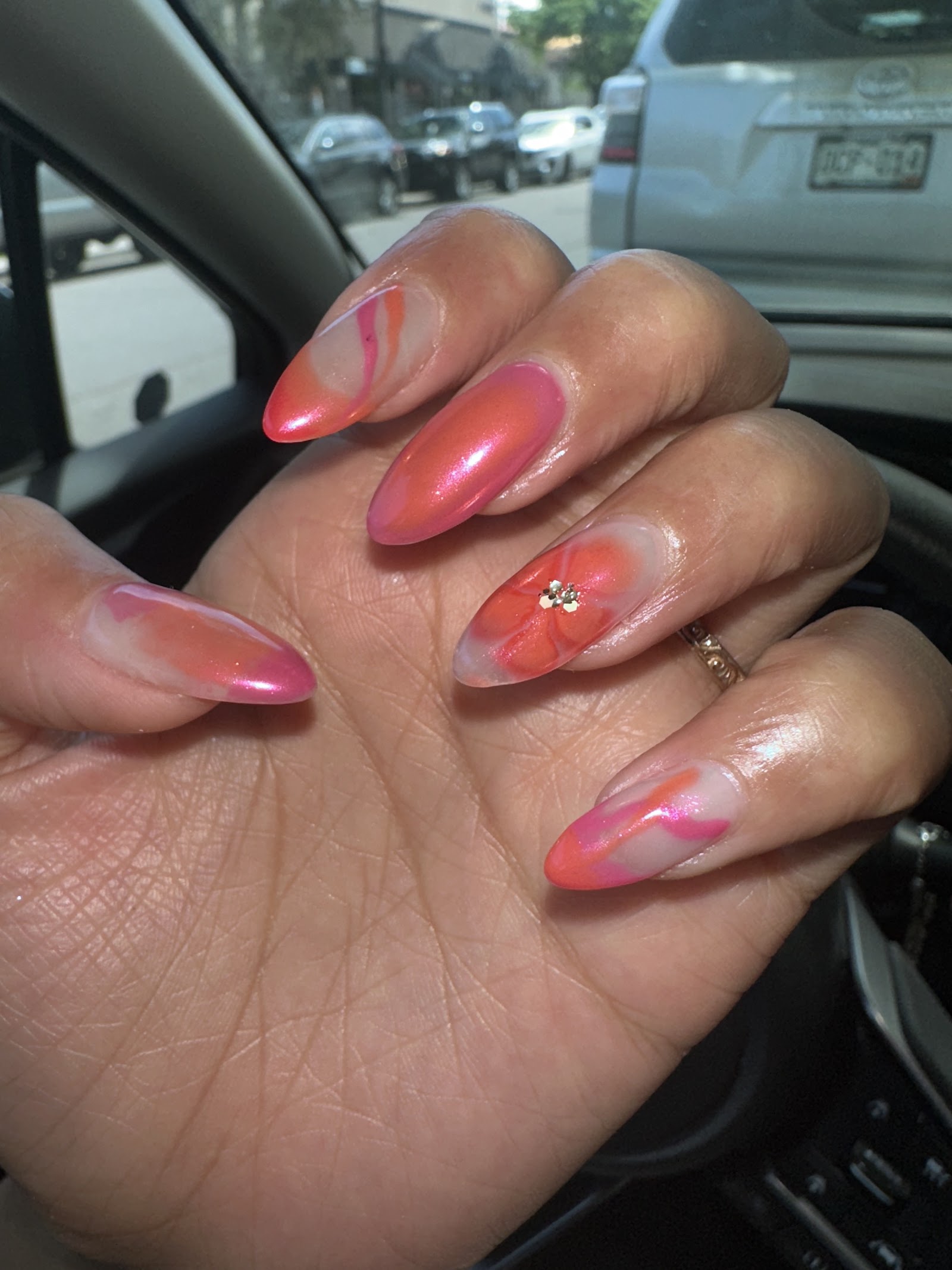Essence Nail Lounge nail photo 3