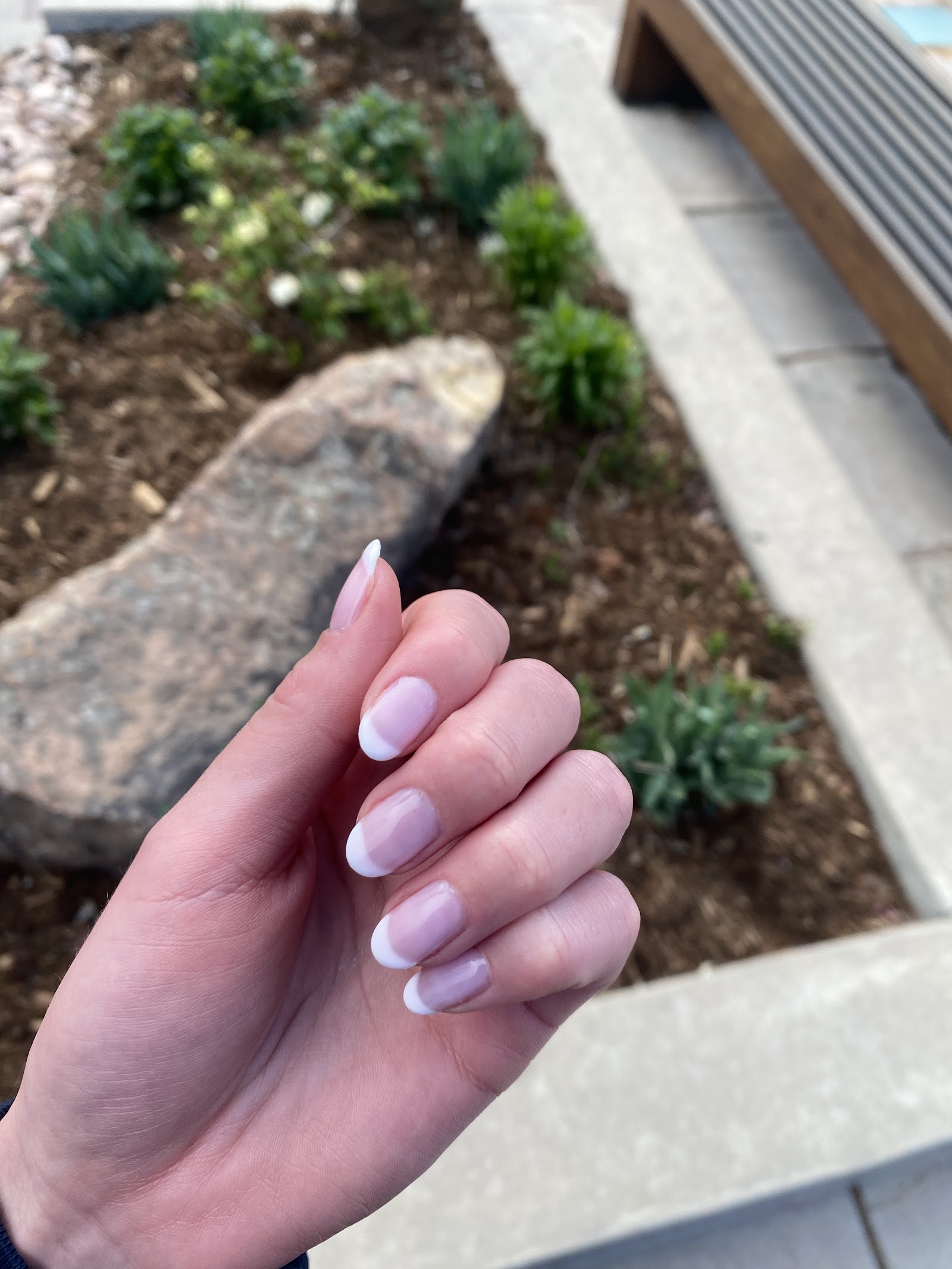 Essence Nail Lounge nail photo 4